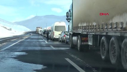 Erzurum'da 7 Araç Birbirine Girdi 1 Ölü 4 Yaralı