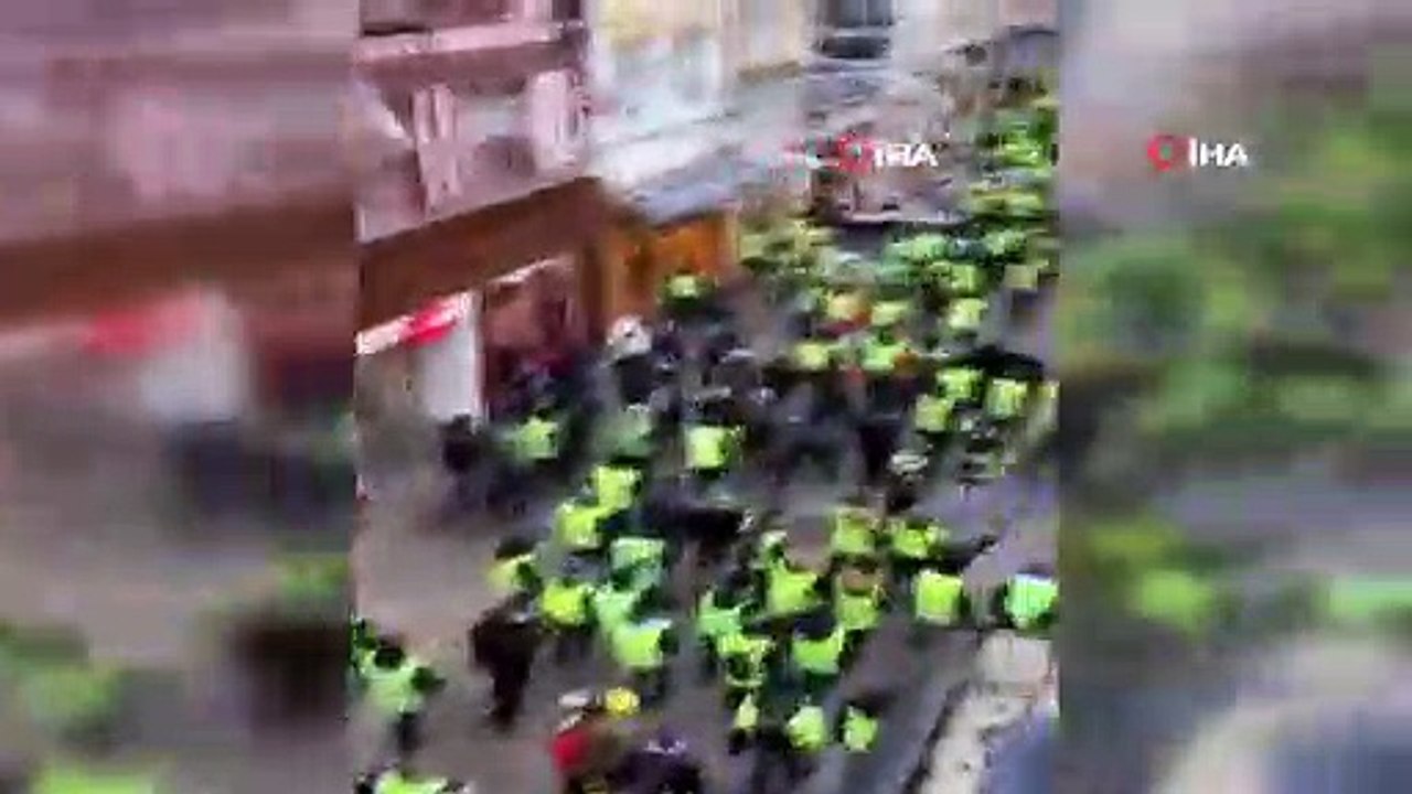- Fransa’daki Sarı Yelekliler bir kez daha sokakta