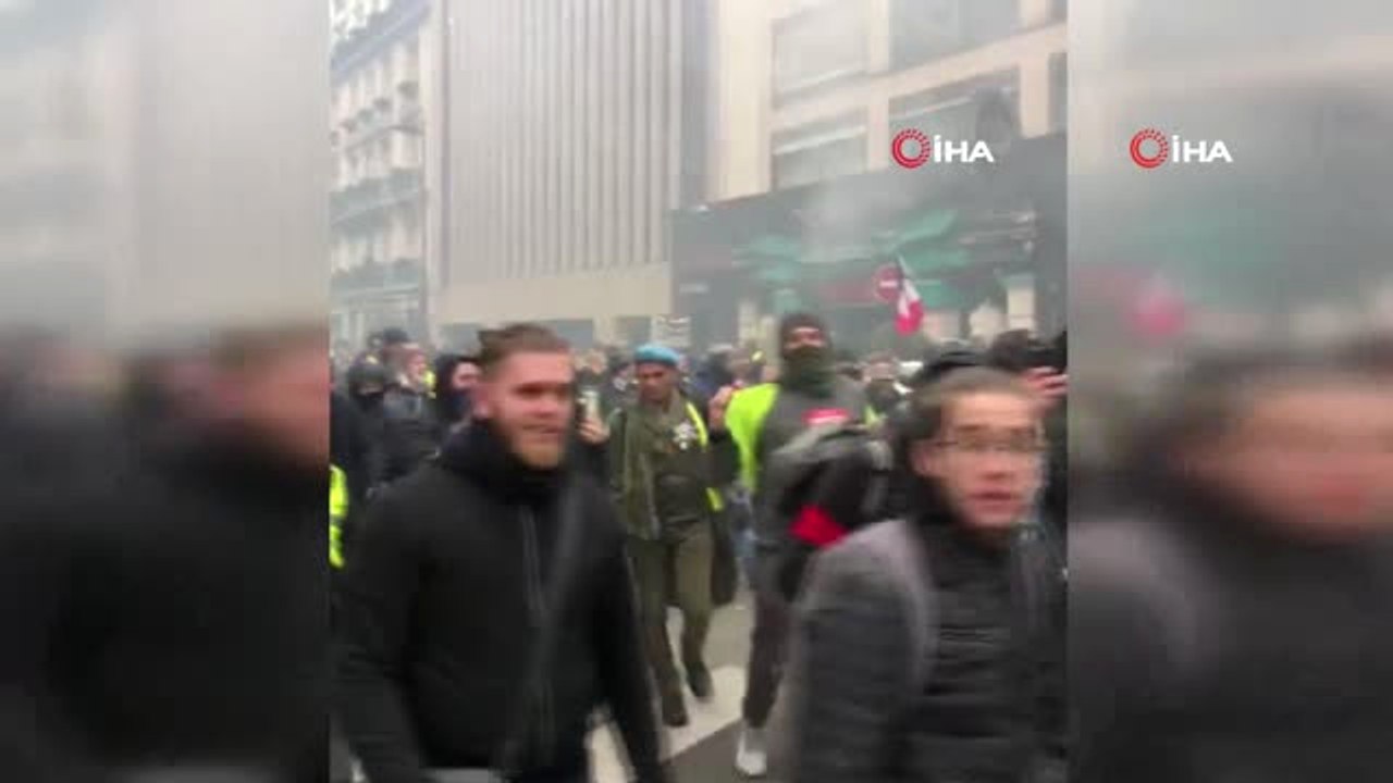 Fransa'daki Sarı Yelekliler Bir Kez Daha Sokakta