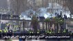 صدامات بين محتجين من "السترات الصفراء" وقوى الأمن في باريس
