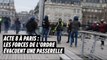 Acte 8 des Gilets jaunes : les forces de l'ordre évacuent un pont à Paris
