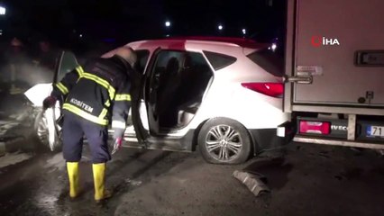 Direğe çarpan otomobil alev aldı: 3 yaralı