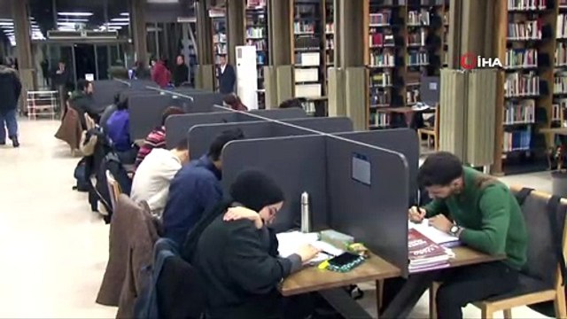 AK Parti’nin Zeytinburnu Belediye Başkan Adayı Ömer Arısoy, öğrencilerle buluştu