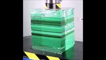 Exploser une pile de verre avec une presse hydraulique... impressionnant