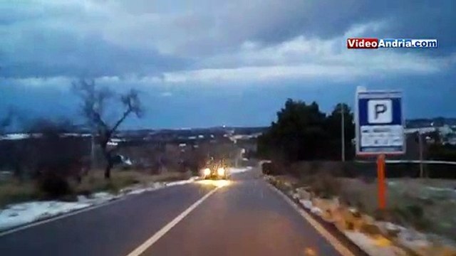 Neve a Castel del Monte (Andria, Puglia): strada statale 170 percorribile - 5 gennaio 2019