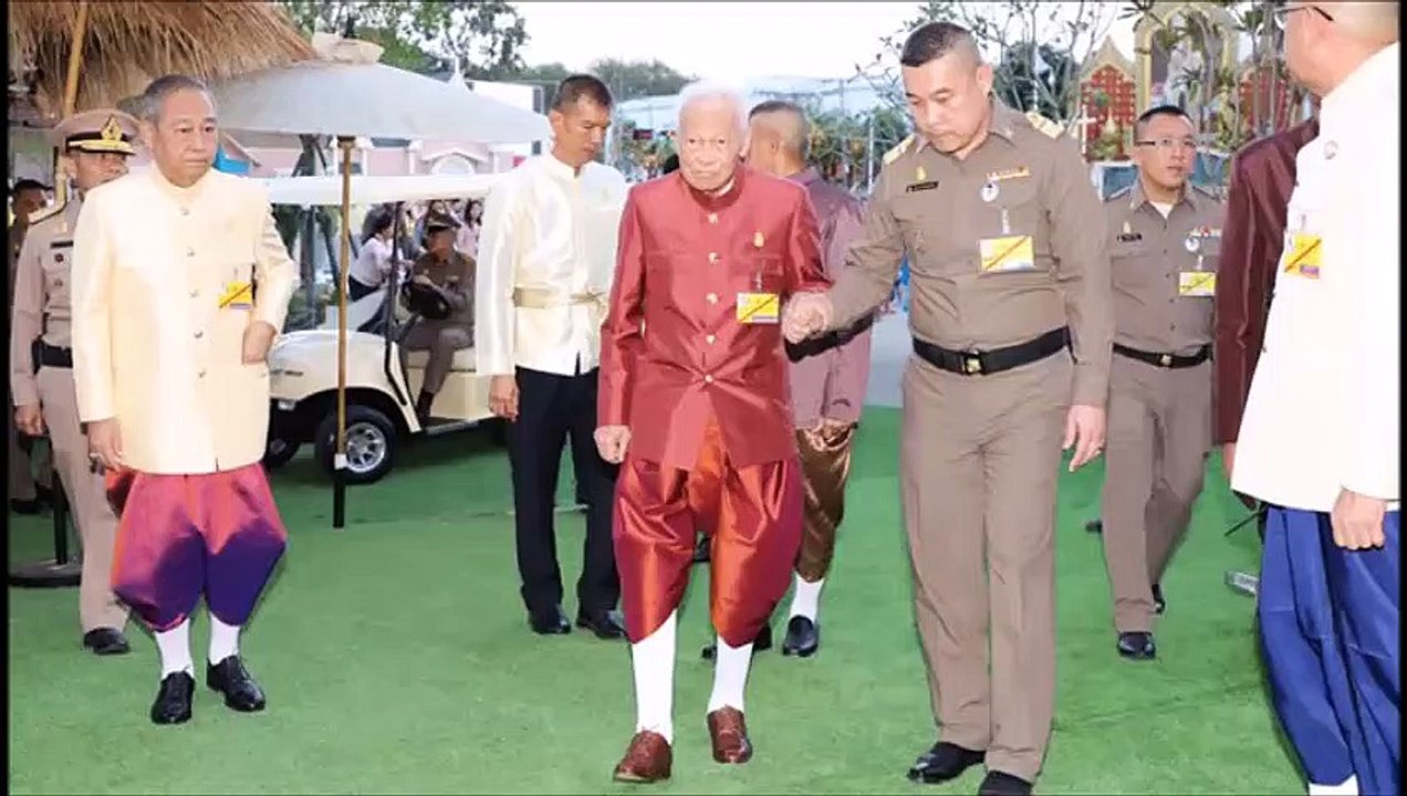 เจตนาคือ? เม้าท์กันสนั่น พลเอกเปรมใส่ชุดสีแดงเลือดหมูไปงานอุ่นไอรักฯ ของ ร.10 !!!