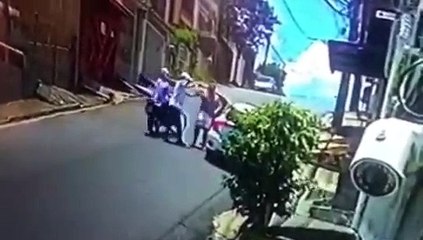 LADRÕES AGINDO NESTA SEGUNDA-FEIRA (31) NA FREGUESIA DO Ó: FLAGRANTE DE ASSALTO NA MANUEL JUSTINIANO QUINTÃO