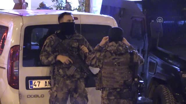 Hdp İlçe Başkanının Aracında Terör Propagandası İçerikli Broşürler Bulundu