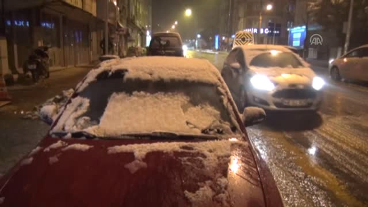 Yoğun Kar Yağışı Ulaşımda Aksamalara Yol Açtı