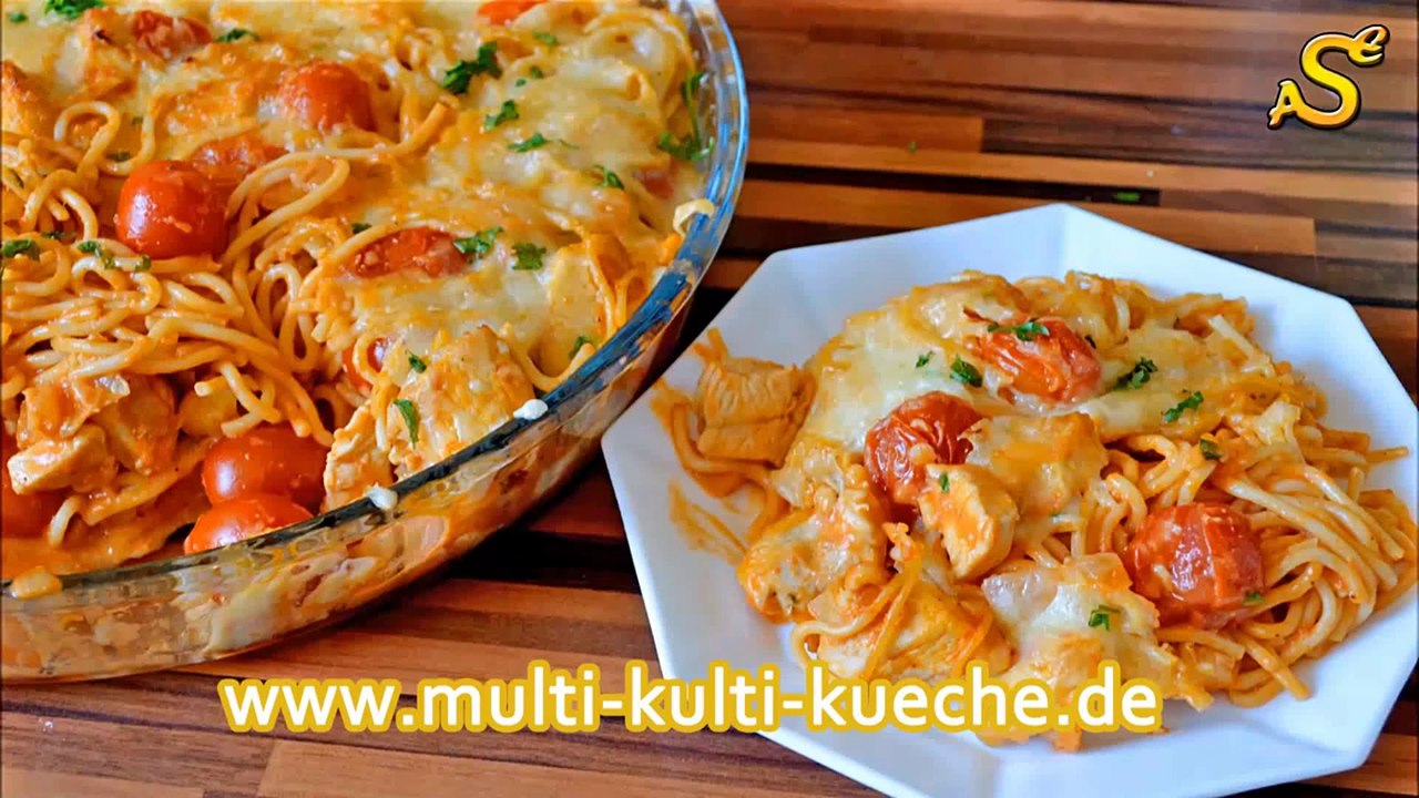 Nudel Hähnchenbrust Auflauf in Tomaten Sahnesoße