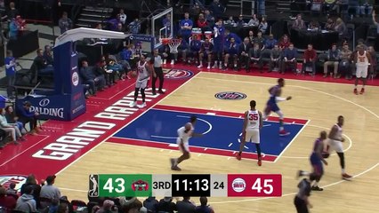 Johnny Hamilton slams home the alley-oop