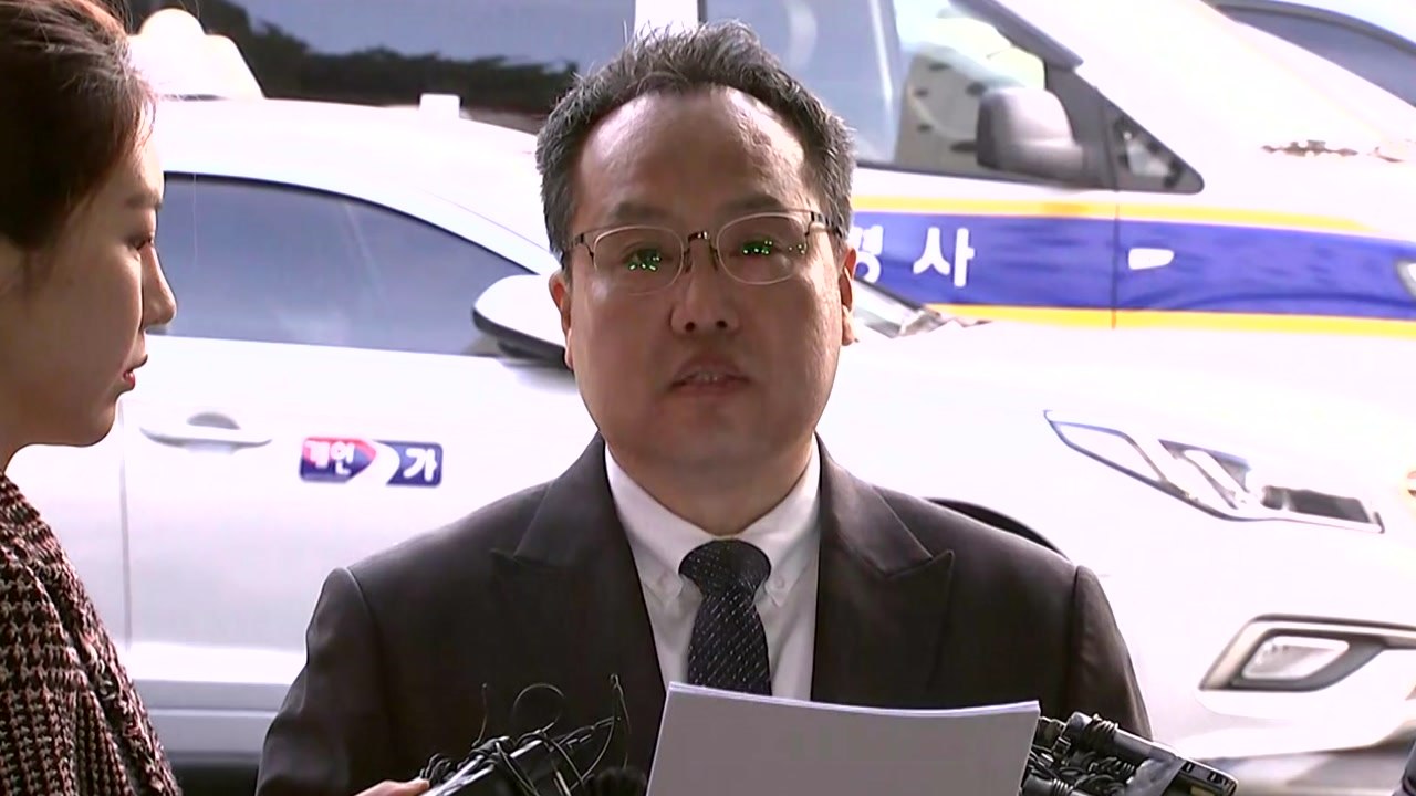 '상습 폭행' 송명빈 2차 조사..."고소인 비리 감추려 폭행 사례 수집" / YTN