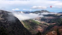 Dağların Arasındaki Sis Bulutu Kartpostallık Manzara Oluşturdu