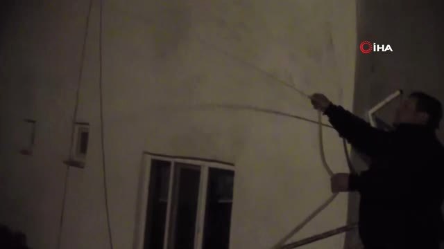 İtfaiye Kara Saplandı, Yangına Köylüler Müdahale Etti