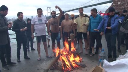 İstanbul- Boğazın Buz Gibi Sulardından Çıkan Yüzücüler Paça Çorbası ile Isındı