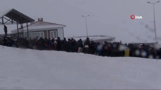 Yoğun Tipiye Rağmen Sarıkamış Şehitlerini Anmak İçin Erciyes'e Akın Ettiler