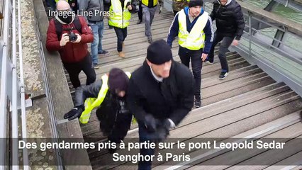 "Gilets jaunes": des gendarmes pris à partie à Paris