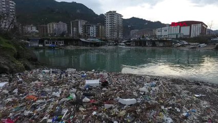Rize'de Balıkçı Barınağı Çöplüğe Döndü