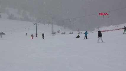 Video herunterladen: Bolu Kartalkaya'da Kayak Keyfi