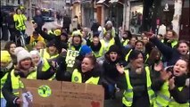 Les femmes gilets jaunes manifestent dans les rues de Besançon