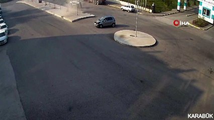 Kontrolsüz sürüş, kazaları beraberinde getirdi. O anlar kamerada