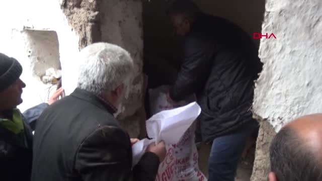 Adıyaman'da Yağışa Dayanamayan Toprak Ev Çöktü