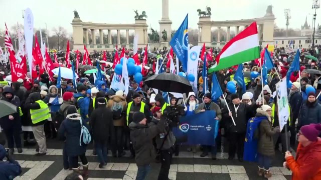 연장근로 확대법은 노예법 헝가리에서 수천 명 시위 / YTN