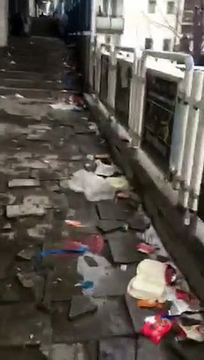 Gjendja e tmerrshme në lokalet te ‘Lesna’, mbeturinat mbulojnë shkallët