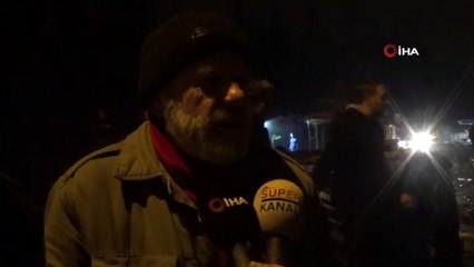 Her akşam kapı kapı dolaşıp hayvanlar için mama topluyorlar