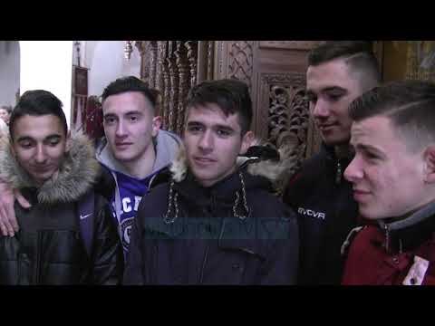 Uji i Bekuar, të rinjtë zhyten në ujin e ngrirë të liqenit - News, Lajme - Vizion Plus