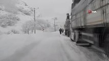 Tunceli'de Kar Yağışı Etkili Oldu, Mahsur Kalan Araçlar Kurtarıldı