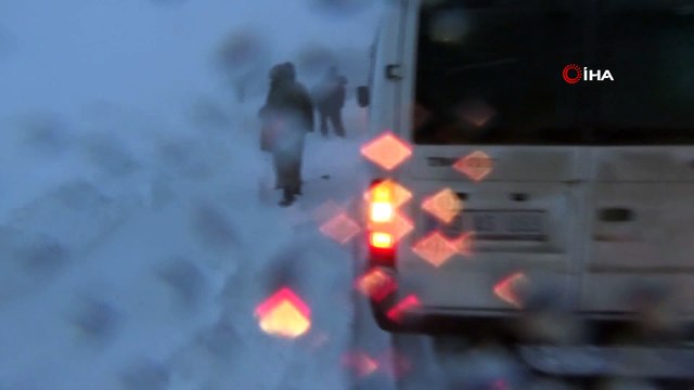 Kar ve tipide mahsur kalan 75 kişi ekipler tarafından kurtarıldı