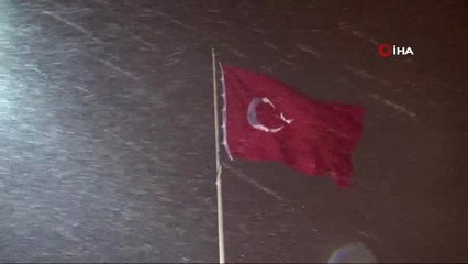 Taksim'de Kar Yağışı Başladı, Vatandaşlar Telefona Sarıldı