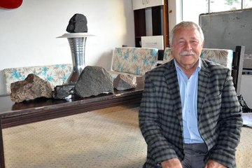 Yaşlı Adamın Bulduğu Taştan, Dünyada Olmayan Element Çıktı!