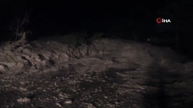 Heyelan, Karadeniz Sahil Yolu'nu Ulaşıma Kapattı