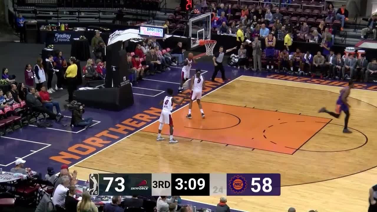 Aaron Epps skies for the big oop
