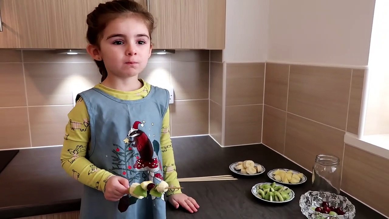 Fruit Skewers - How to make Fruit Kabobs all made by kids