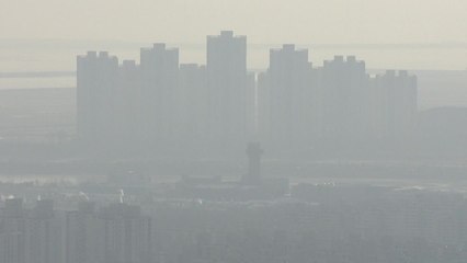 [날씨] 中 스모그 유입, 초미세먼지↑...마스크 챙기세요 / YTN