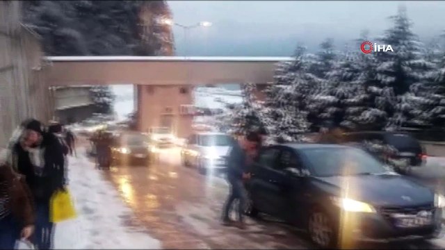 Hastane yoluna kar engeli, hastalar ve personel zor anlar yaşadı