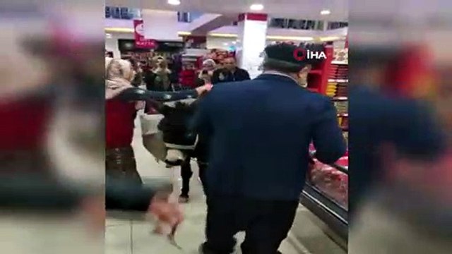 Markete Eşekle Gitti: Ücretli Poşet Yerine Eşek Heybesi Kullandı