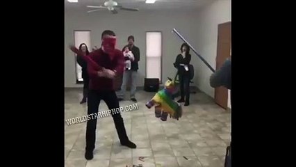 Un jeune homme a failli décapiter une femme lors d'une pinata party