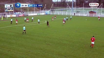 Première frappe cadrée pour Avranches mais PONTDEME se couche bien.