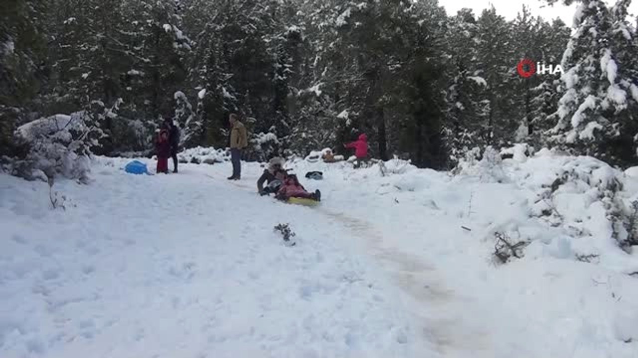 Yazın Sahili Kışın Dağlarıyla Antalya'da Kar Keyfi...kar Yağışını Fırsat Bile Vatandaşlar Doyasıya...