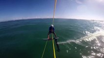 Un kitesurfeur percute un requin avec son foil