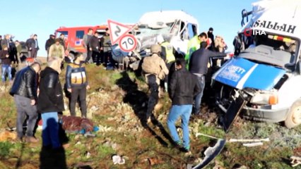 Şanlıurfa’da feci kaza: 2 ölü, 15 yaralı