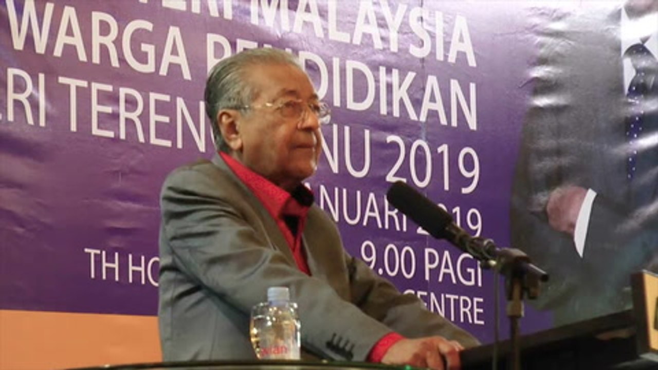 Dr M tells educators to help pupils master English language
