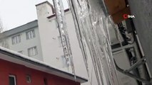 Ardahan'da Çatılarda Oluşan Buz Sarkıtları Tehlike Saçıyor