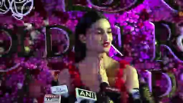 When Shah Rukh Khan & Gulshan Grover Tried To Kiss Aamir Khan