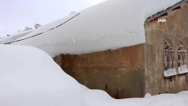 Bitlis Kara Gömüldü- 282 Köy Yolunun Ulaşıma Kapandığı Kentte, Tek Katlı Evler Kara Gömüldü