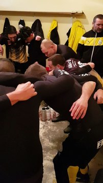 La joie des séniors1 dans les vestiaires après leur victoire